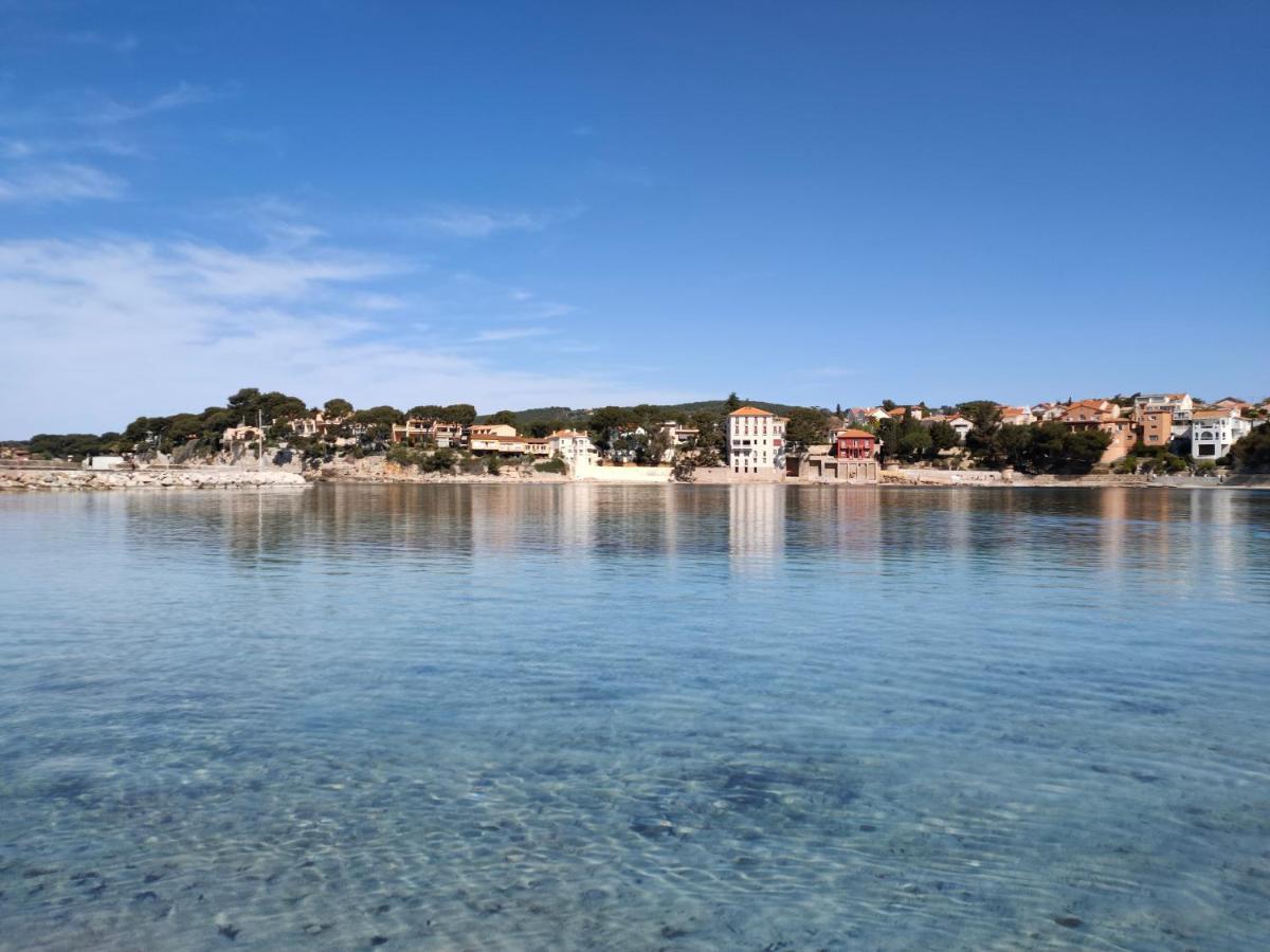 Joli Studio Les Pieds Dans L Eau Avec Place De Parking Gratuite Бандол Екстериор снимка